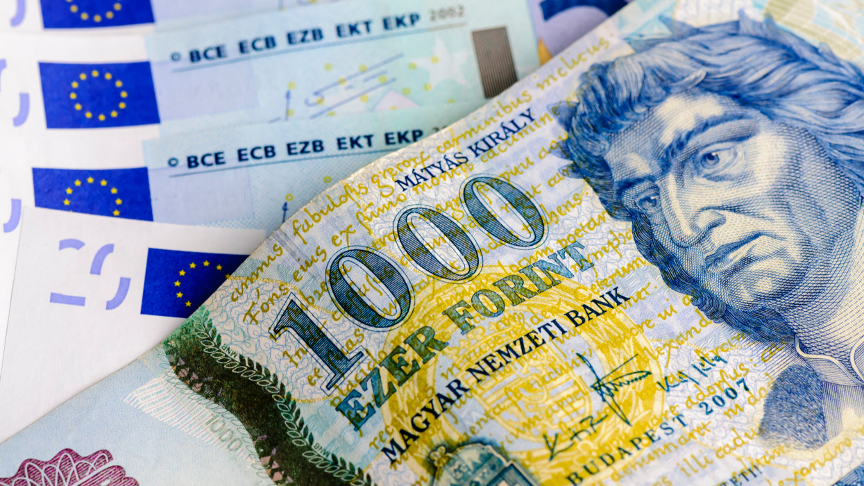 Jövőre a 19,5 százalékos infláció sem kizárt: nagyot emelt várakozásain az MNB