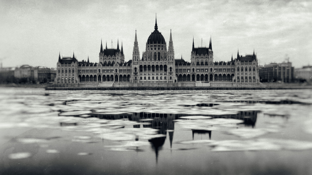 Nagyot kaszál állambácsi: elképesztő, mennyi adót szednek be a magyaroktól