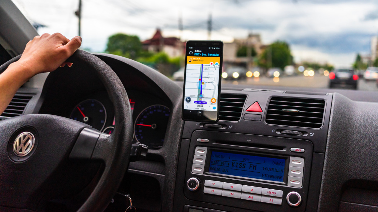 Fontos változást élesít a Waze: ezzel a trükkel elkerülhetők a magyar halálutak