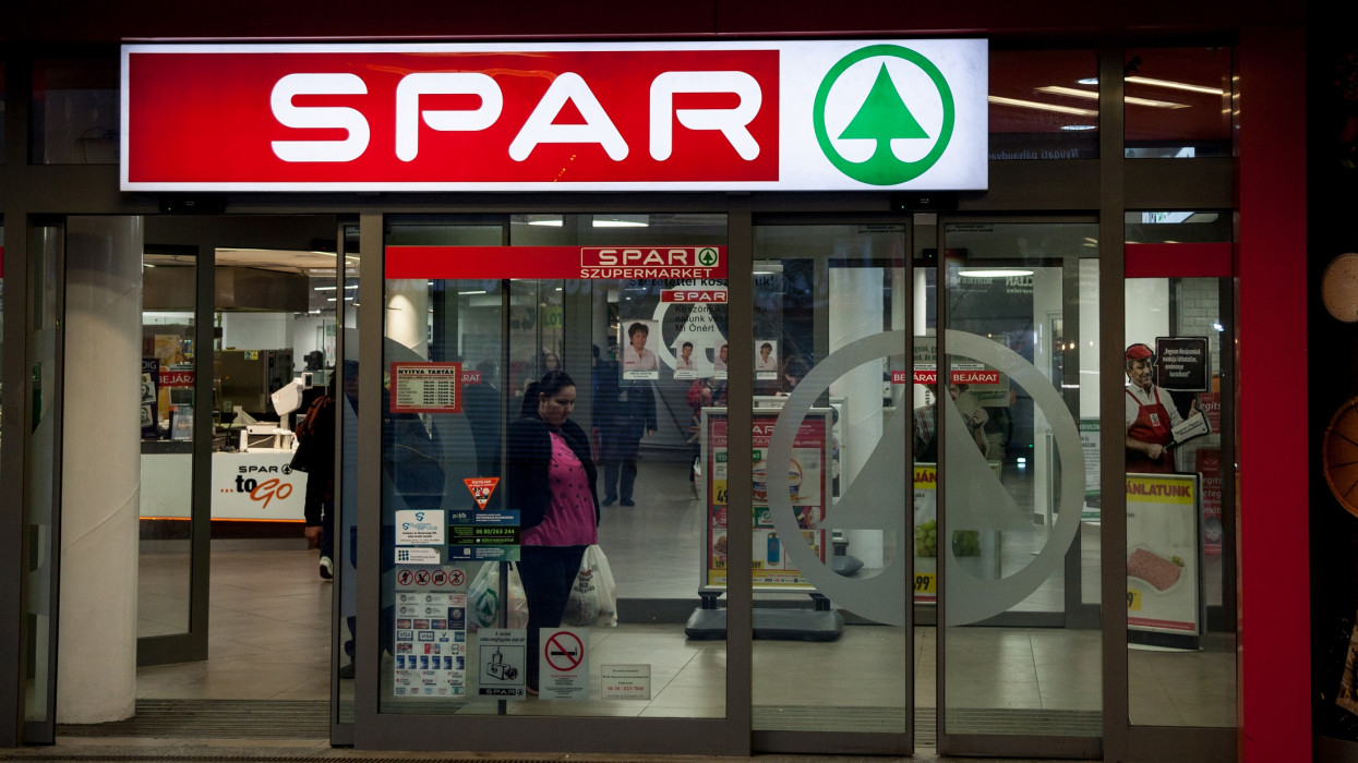 Komoly béremelést jelentett be a SPAR 2023-ra: ennyit keresnek idén az eladók, pénztárosok