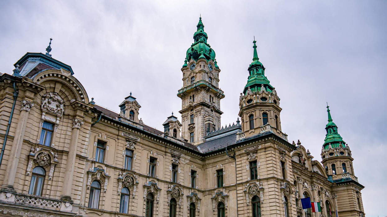 Megjelent az Alaptörvény legfrissebb változata: mégsem cserélik le azonnal a megyetáblákat?