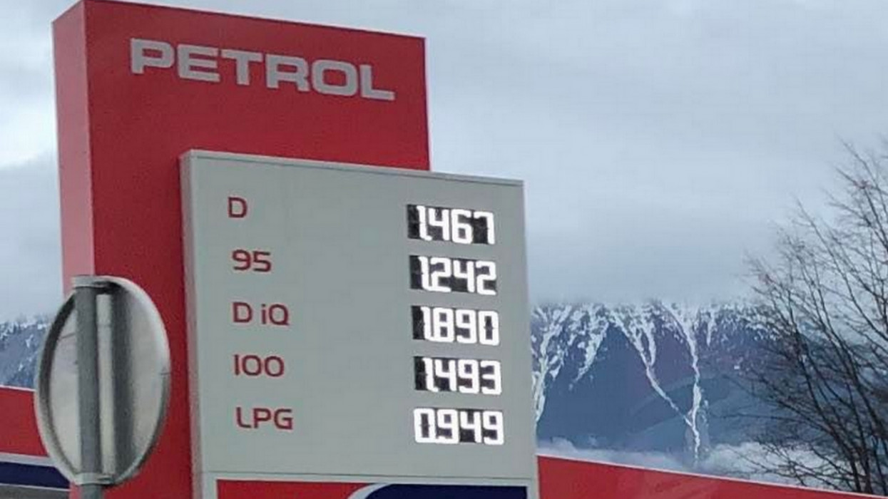 Lehidalsz: a felkapott szlovén turistaparadicsomban jóval olcsóbb tankolni, mint Magyarországon