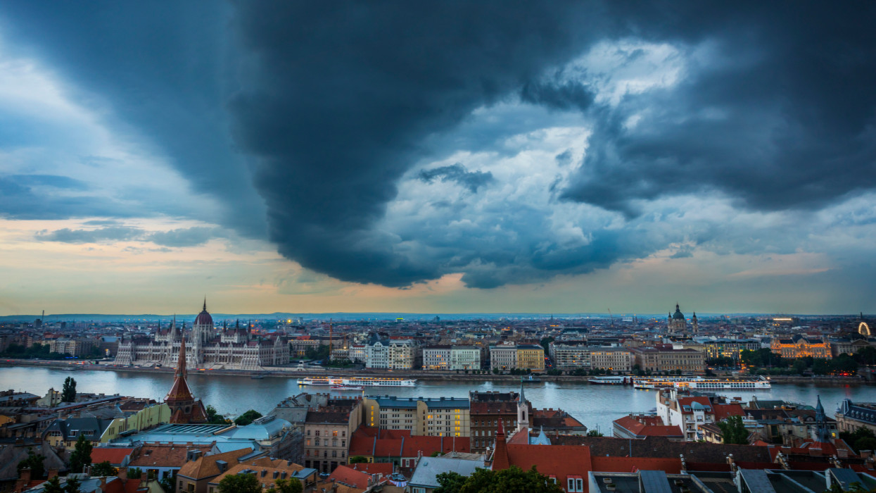Ádáz széllökések söpörnek végig ezeken a vármegyéken: marad a szeszélyes, tavaszias idő