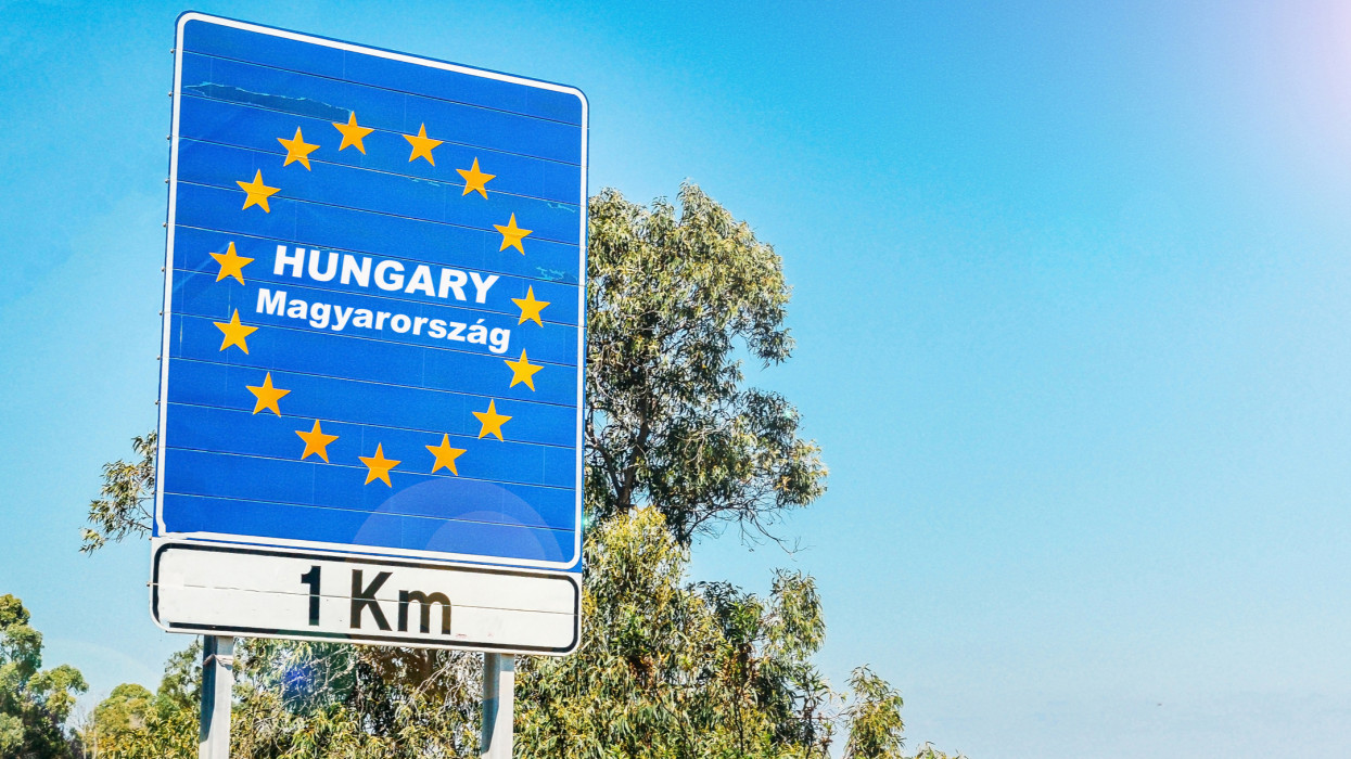 Figyelmeztet a hatóság: elindulni sem érdemes ma Szerbia felé Röszkénél