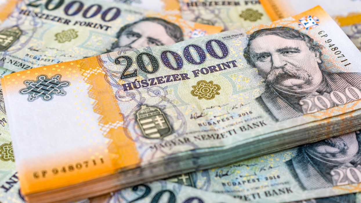 Szerencsés napra ébredt csaknem 10 ezer magyar: 130 millió forint osztanak szét közöttük