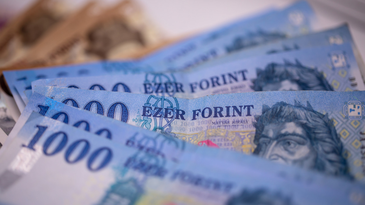 Továbbra is kitart a forint: vegyesen alakult a magyar pénznem napja