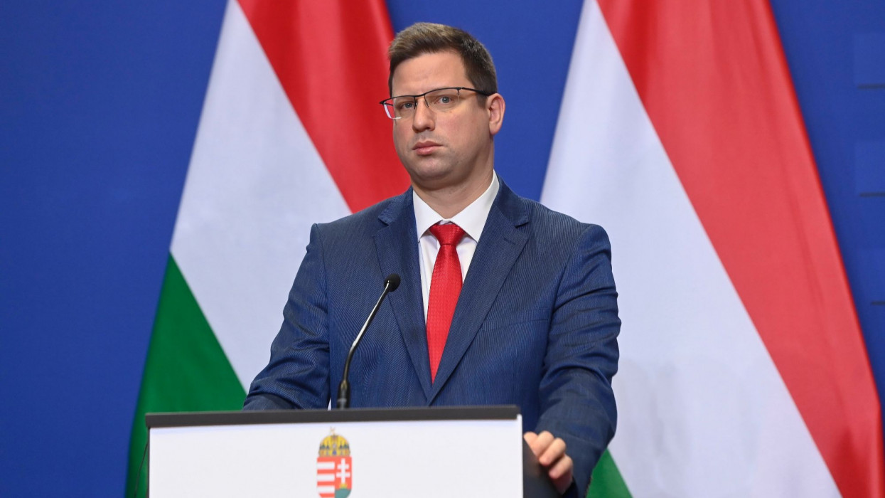 Gulyás Gergely: döntött a kormány, kifizetik az elkaszált Erasmus-ösztöndíjakat