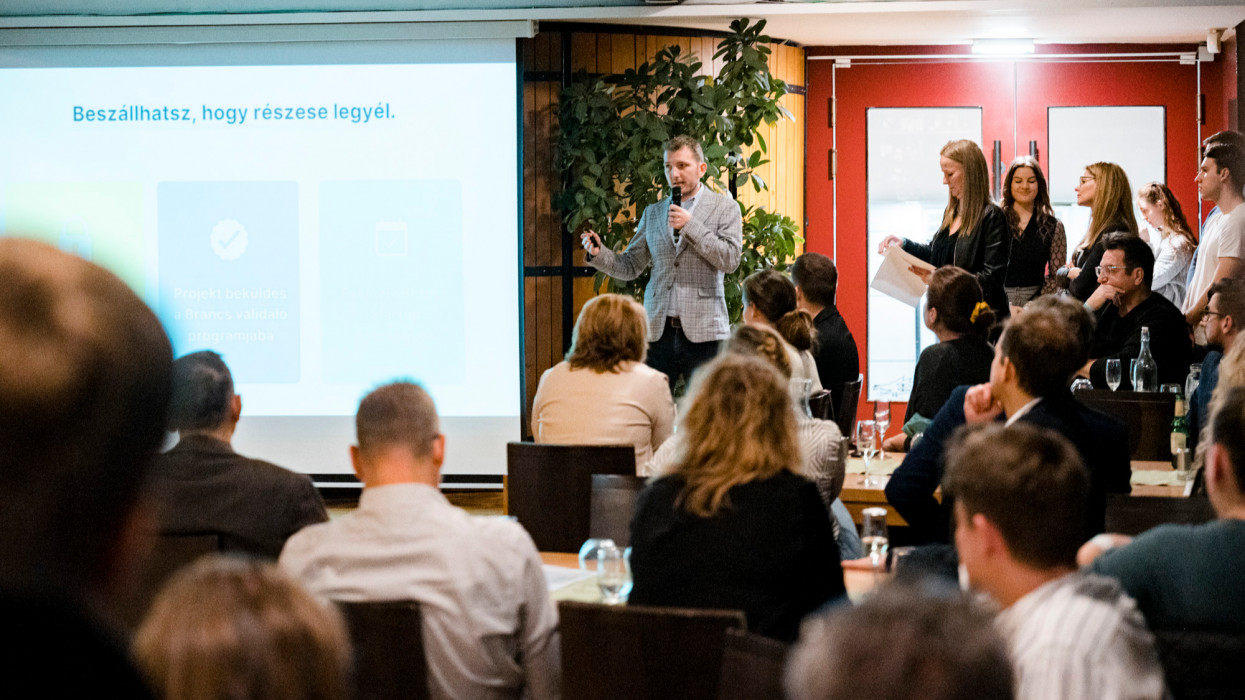 Óriási dobásra készül 2023-ban a magyar Kickstarter: ez lehet a válság ellenszere?