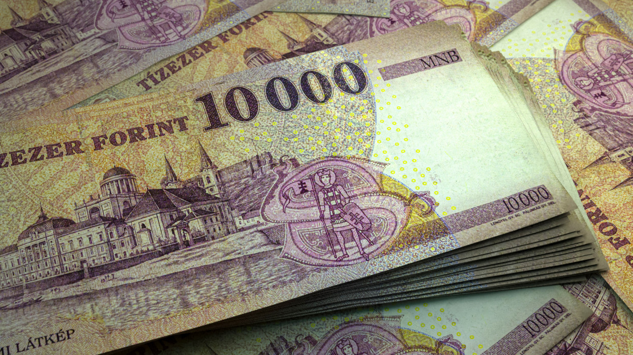 Nagyban megy a spórolás: ebbe fektette rengeteg magyar a megtakarítását